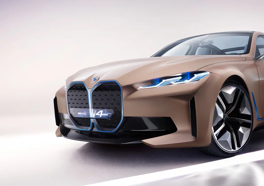 BMW Concept i4 mit Intelligenz im Gesicht